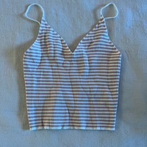 L.A. HEARTS cropped v-neck tank MEDIUM